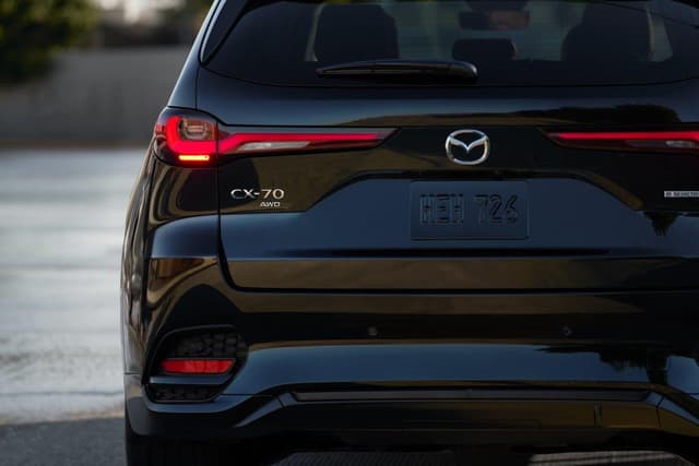 STYLE MEETS SPACE IN THE STUNNING MAZDA CX-70
